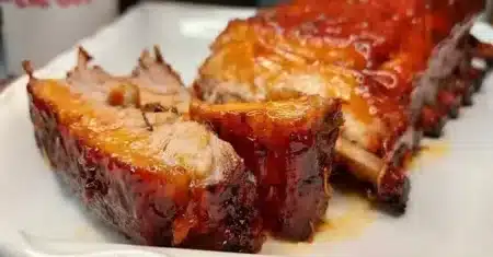 Costelinha de porco frita ao molho barbecue caseiro