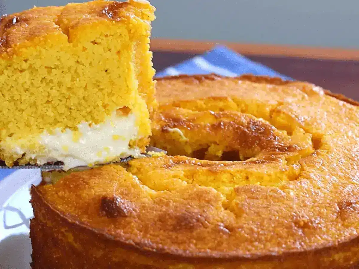 Receita de Bolo de milho com requeijão