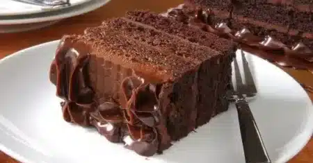 Receita de torta de chocolate para uma sobremesa simples