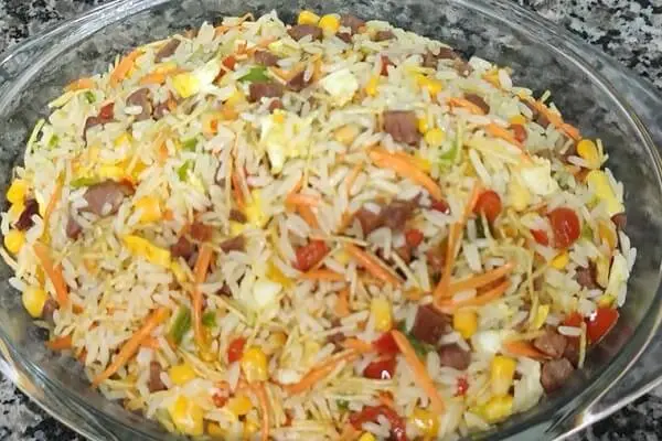 Saiba fazer a melhor receita de arroz primavera do mundo