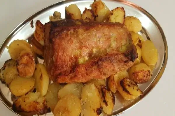 Lombinho com batatas coradas fácil de preparar