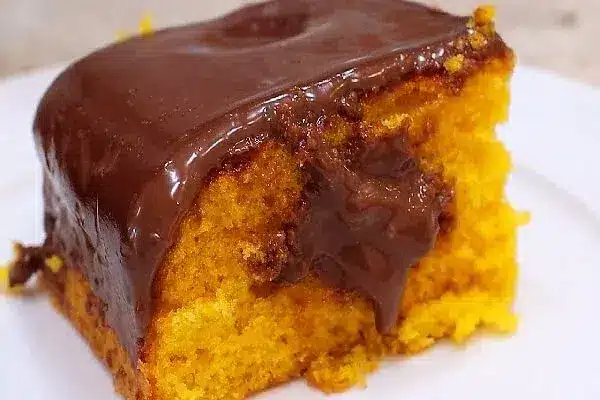 Bolo de cenoura simples e fofinho: uma delícia irresistível