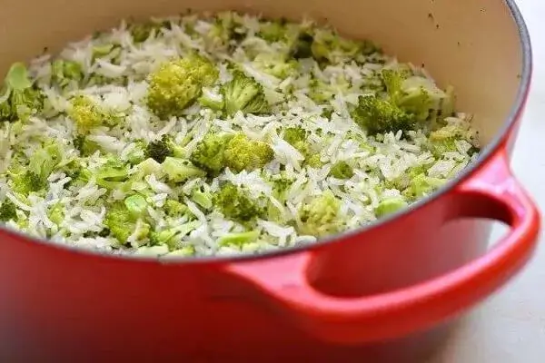 Como fazer arroz com brócolis simples