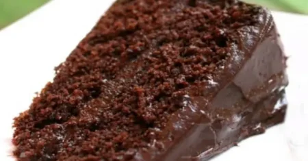 O Segredo de um bolo de chocolate úmido e fofinho