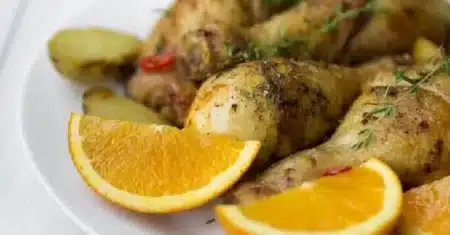 Frango com batatas ao molho de maranja: Um prato delicioso e refrescante