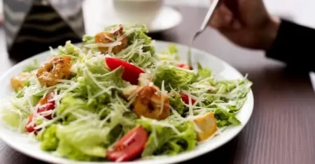 Saladas Frias: Refrescantes e Nutritivas para os Dias Quentes