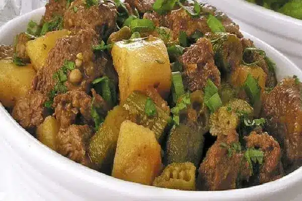 carne com quiabo e batata