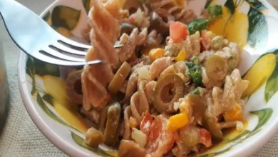 Salada de macarrão integral cremosa: Receita saudável, fácil e deliciosa 1 Receita de Salada de macarrão integral cremosa e fácil de fazer
